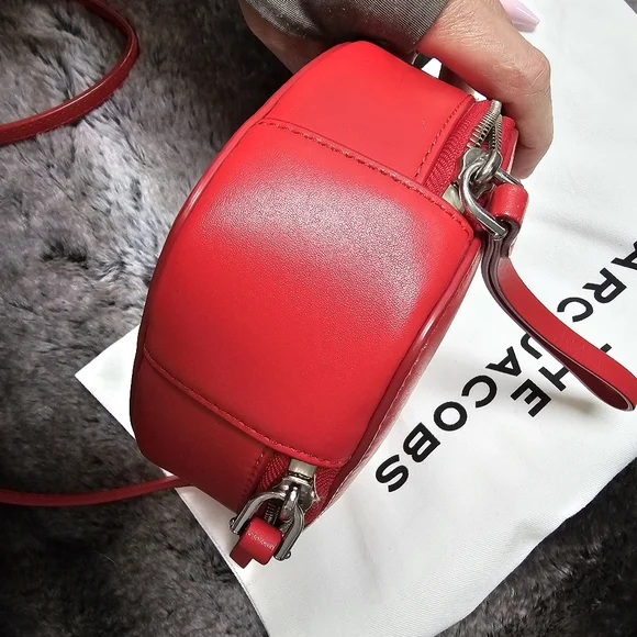 Marc Jacobs Heart Shaped purse - Picture 4 of 16